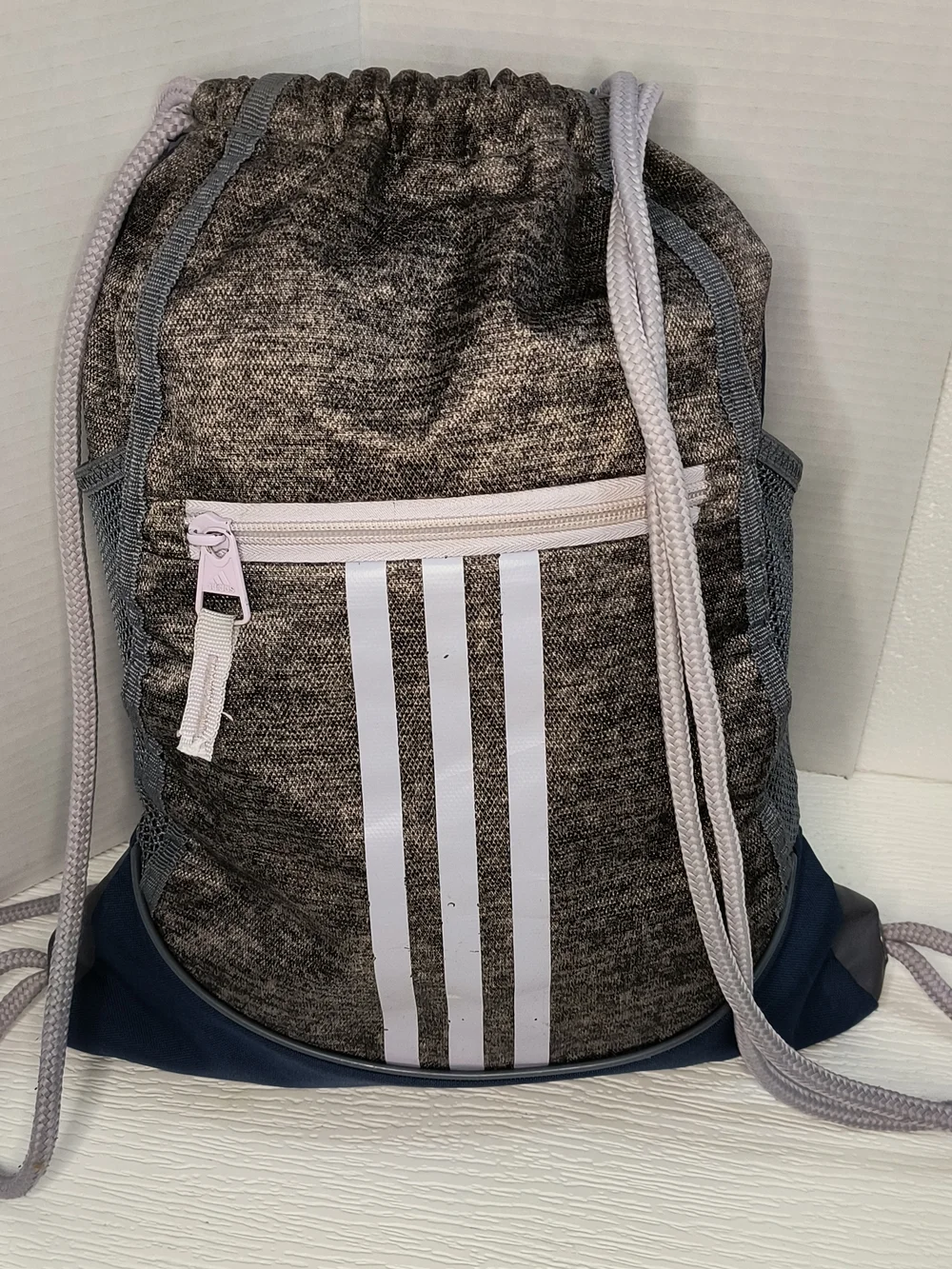 adidas Men’s Gray & Navy Drawstring Gym Bag